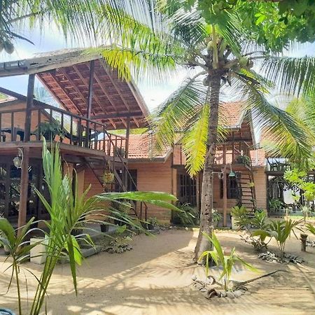 Golden Beach Chalets Arugam Bay Kültér fotó