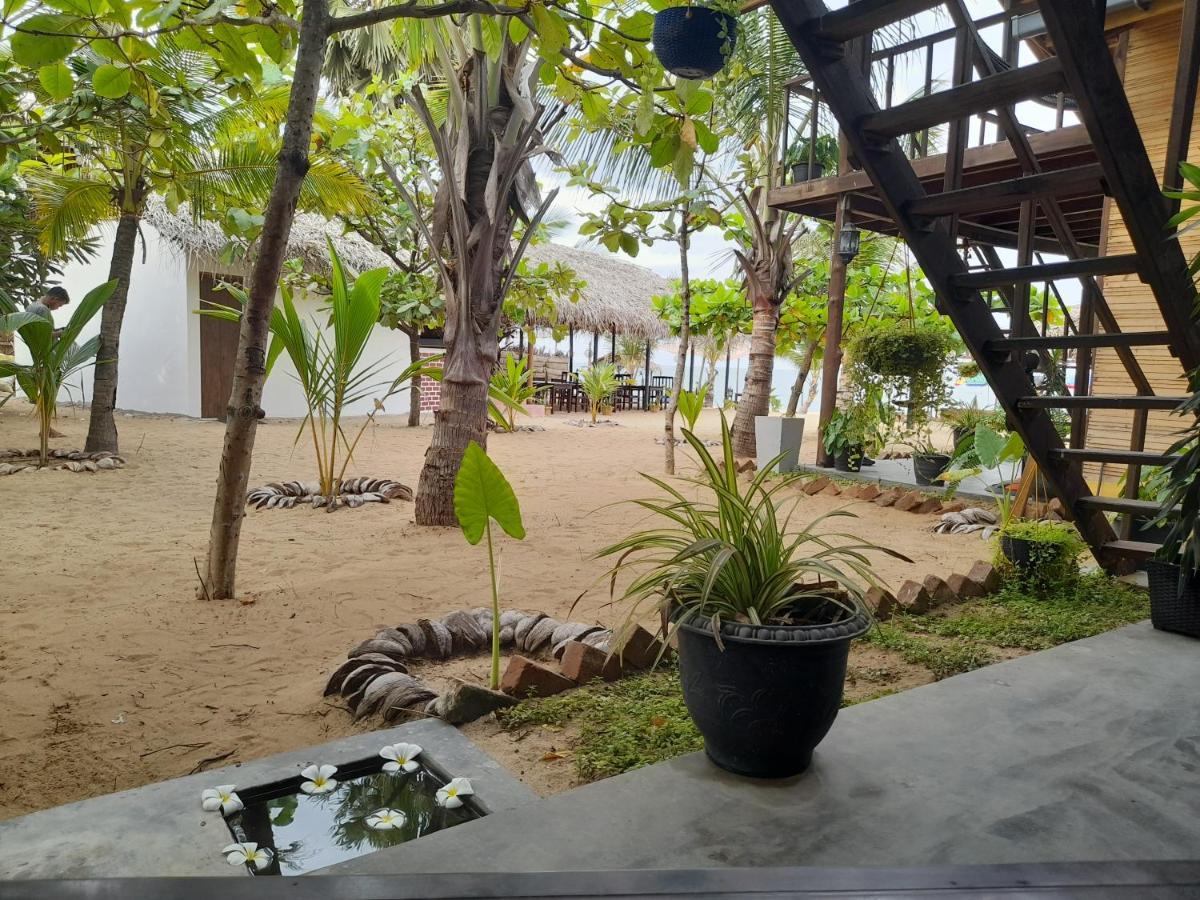 Golden Beach Chalets Arugam Bay Kültér fotó