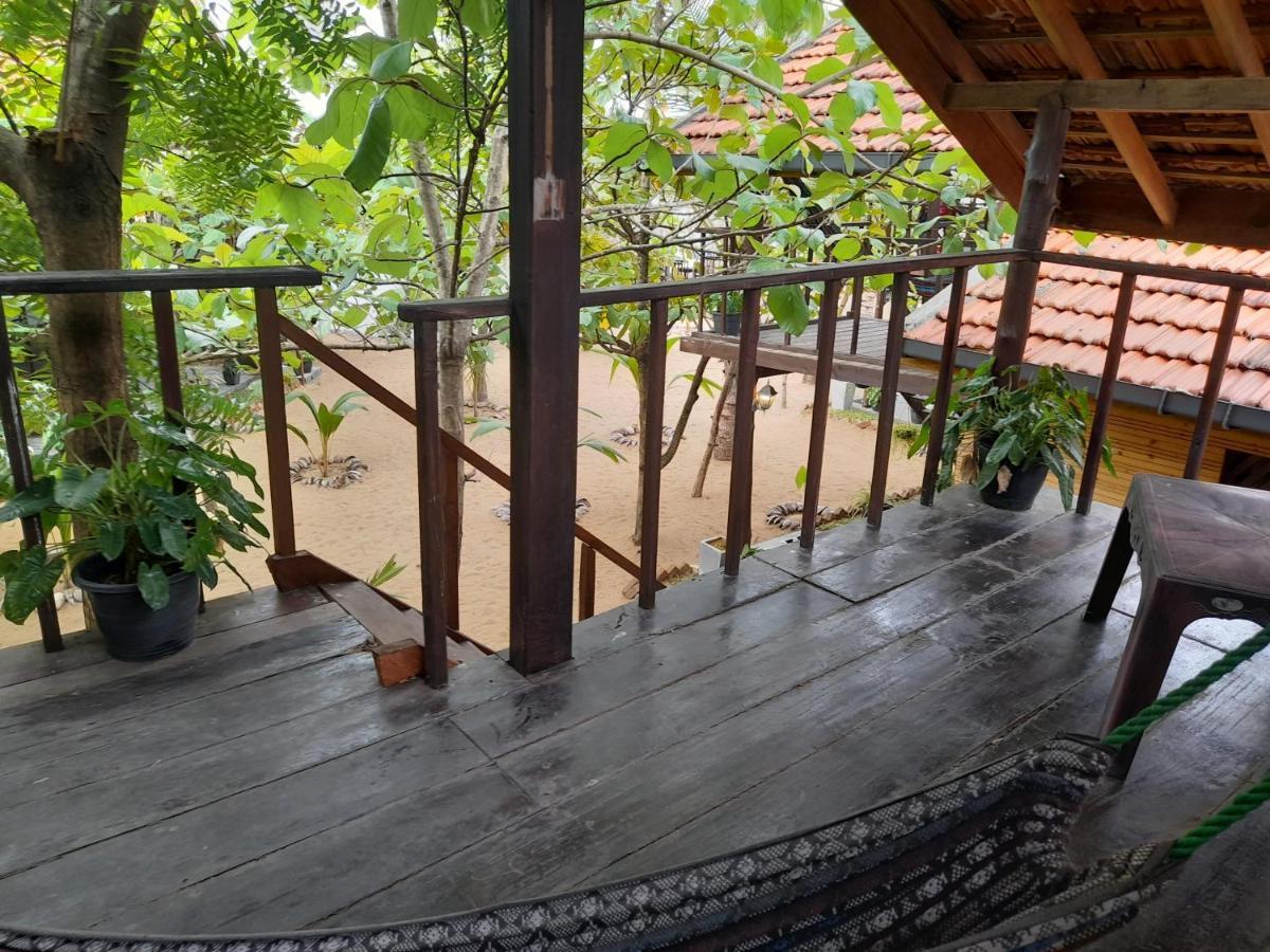 Golden Beach Chalets Arugam Bay Kültér fotó