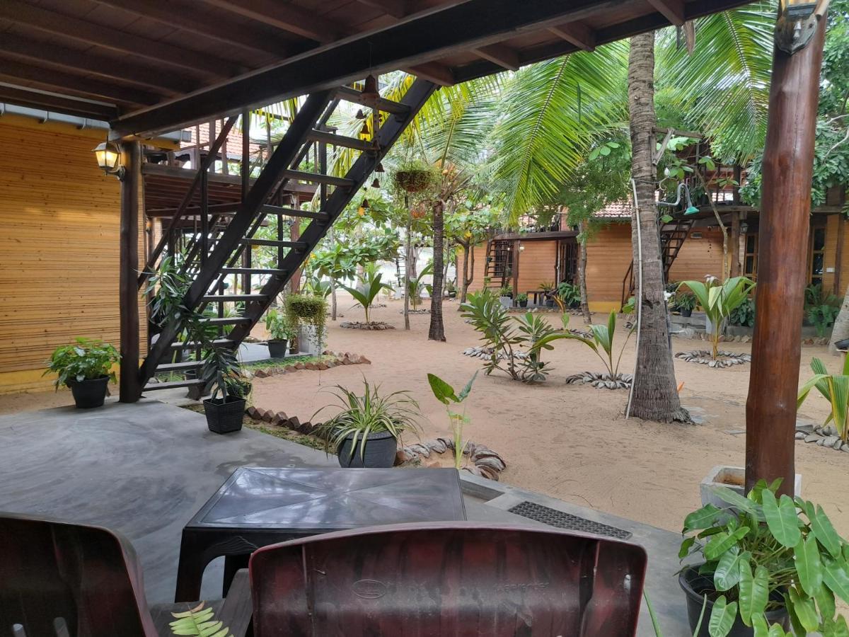 Golden Beach Chalets Arugam Bay Kültér fotó