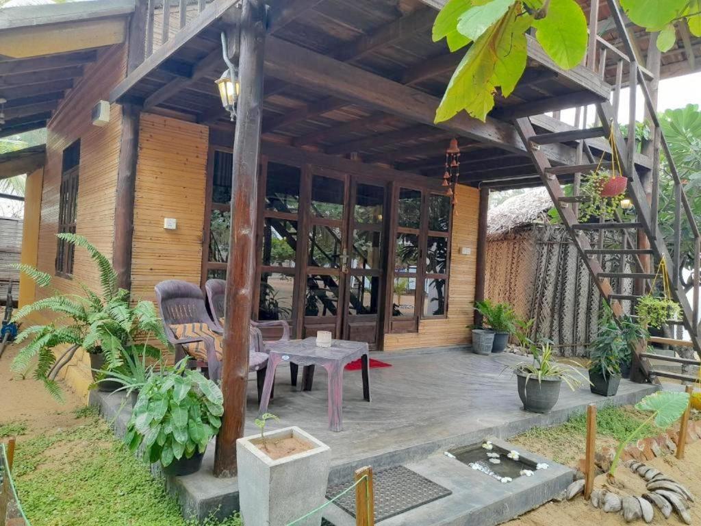 Golden Beach Chalets Arugam Bay Kültér fotó