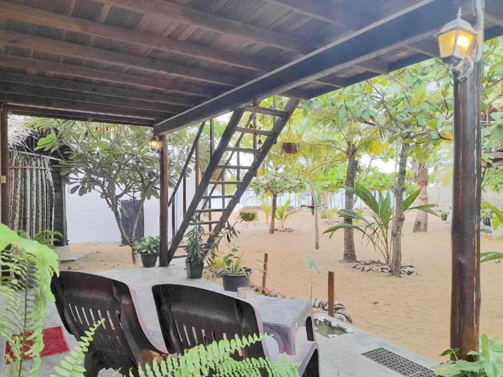 Golden Beach Chalets Arugam Bay Kültér fotó